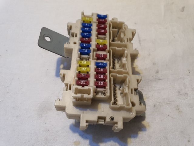 bontott RENAULT KOLEOS Biztosítéktábla Motortér