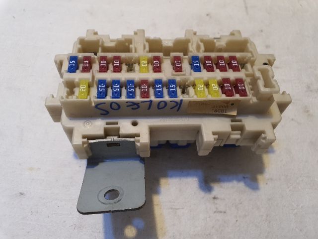 bontott RENAULT KOLEOS Biztosítéktábla Motortér