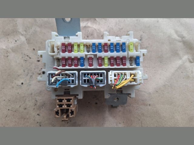 bontott RENAULT KOLEOS Biztosítéktábla Motortér