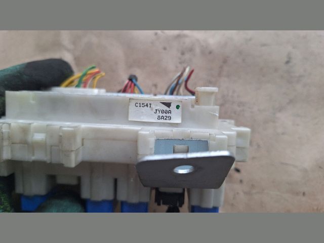 bontott RENAULT KOLEOS Biztosítéktábla Motortér