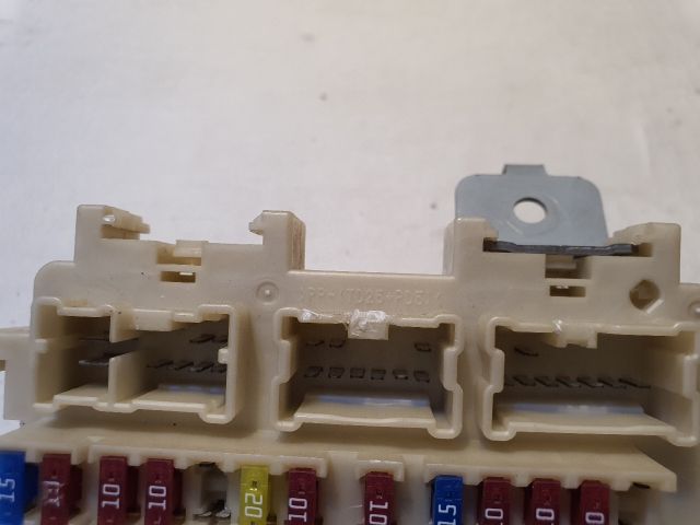 bontott RENAULT KOLEOS Biztosítéktábla Motortér