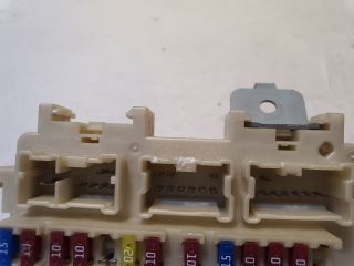 bontott RENAULT KOLEOS Biztosítéktábla Motortér