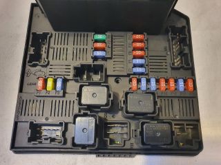 bontott RENAULT KOLEOS Biztosítéktábla Motortér