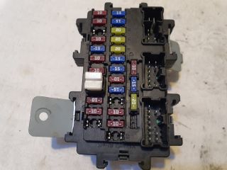 bontott RENAULT KOLEOS Biztosítéktábla Motortér