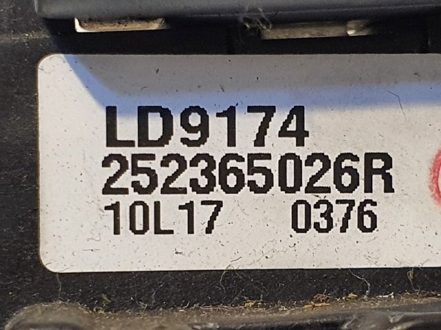 bontott RENAULT KOLEOS Biztosítéktábla Motortér