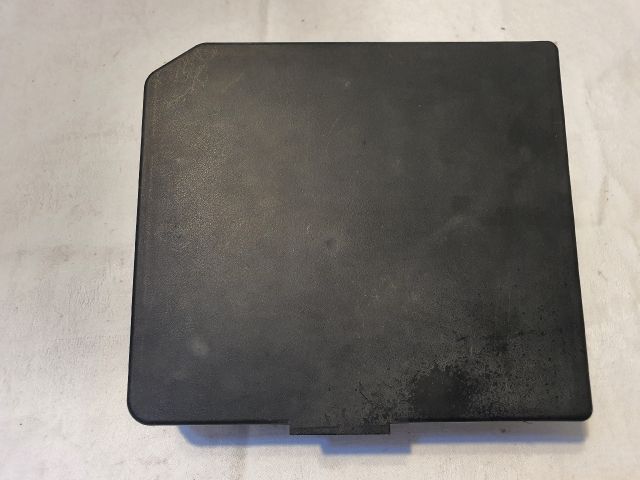 bontott RENAULT KOLEOS Biztosítéktábla Motortér