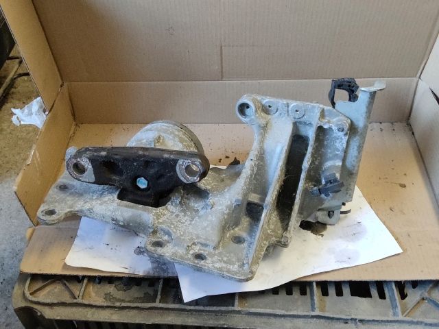 bontott RENAULT KOLEOS Motor Tartó Bak (Fém)