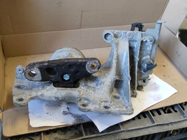 bontott RENAULT KOLEOS Motor Tartó Bak (Fém)