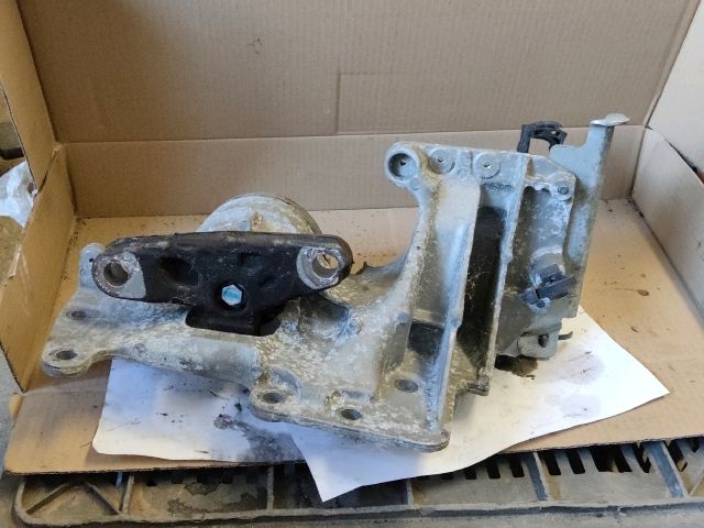 bontott RENAULT KOLEOS Motor Tartó Bak (Fém)