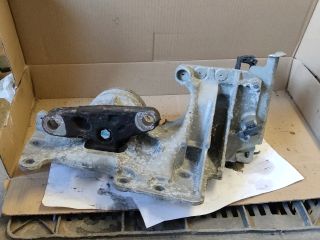 bontott RENAULT KOLEOS Motor Tartó Bak (Fém)