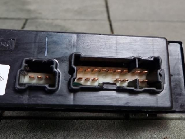 bontott RENAULT KOLEOS Ablakemelő Kapcsoló Négyes / Kettes