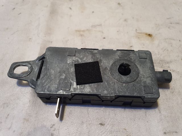 bontott RENAULT KOLEOS Antenna Erősítő