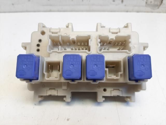 bontott RENAULT KOLEOS Biztosítéktábla Utastér