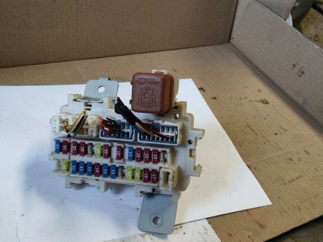 bontott RENAULT KOLEOS Biztosítéktábla Utastér