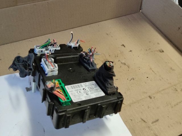 bontott RENAULT KOLEOS Biztosítéktábla Utastér