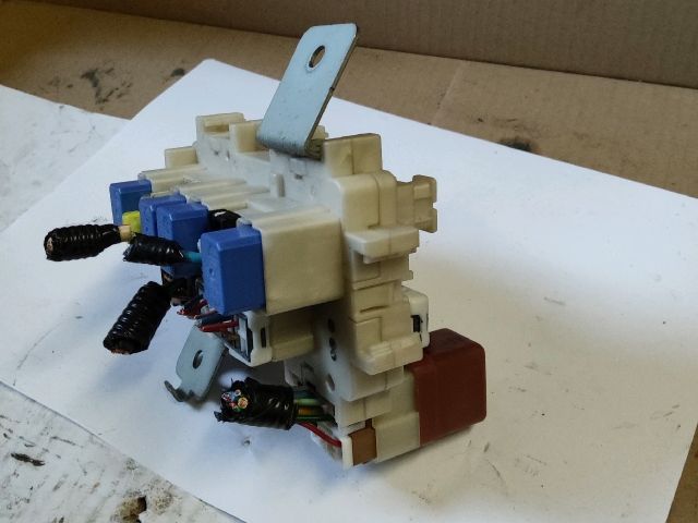 bontott RENAULT KOLEOS Biztosítéktábla Utastér