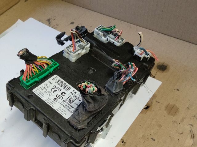 bontott RENAULT KOLEOS Biztosítéktábla Utastér