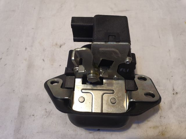 bontott RENAULT KOLEOS Csomagtérajtó Zárszerkezet