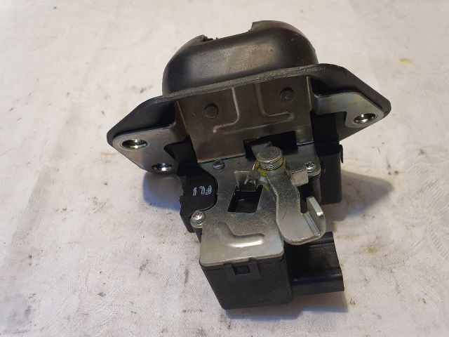 bontott RENAULT KOLEOS Csomagtérajtó Zárszerkezet