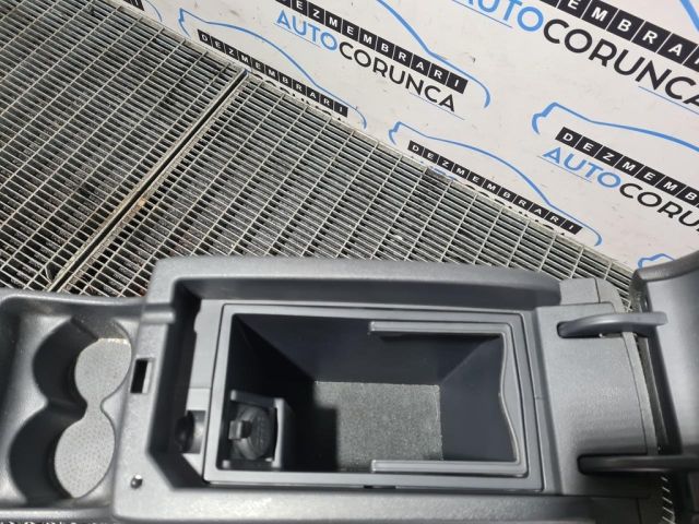 bontott RENAULT KOLEOS Könyöklő