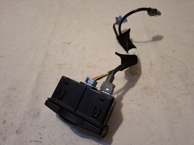 bontott RENAULT KOLEOS USB Aljzat