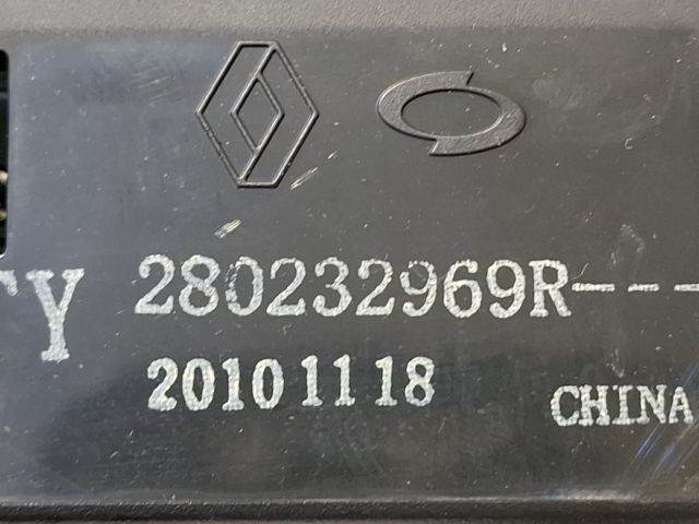 bontott RENAULT KOLEOS USB Aljzat