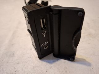 bontott RENAULT KOLEOS USB Aljzat