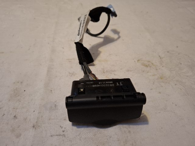 bontott RENAULT KOLEOS USB Aljzat