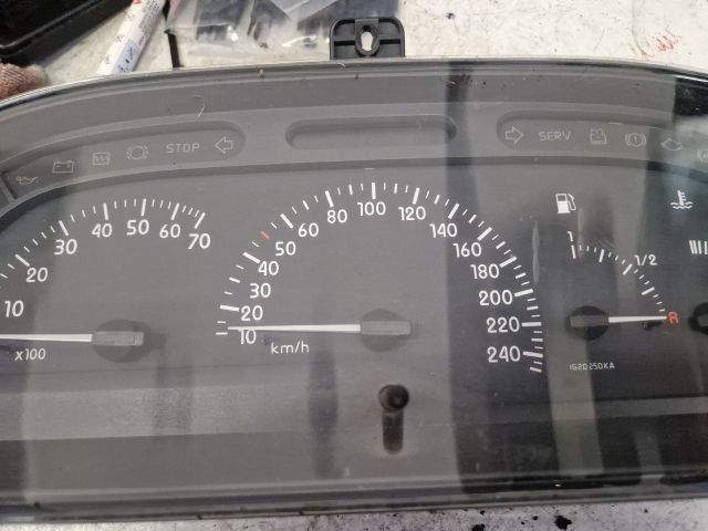 bontott RENAULT LAGUNA I Kilométeróra