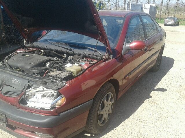 bontott RENAULT LAGUNA I Bal első Féknyereg Munkahengerrel