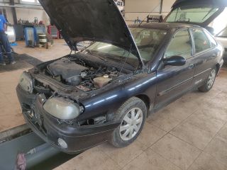 bontott RENAULT LAGUNA I Motor (Fűzött blokk hengerfejjel)