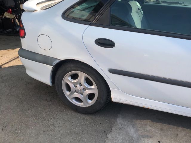 bontott RENAULT LAGUNA I Jobb első Féknyereg Munkahengerrel