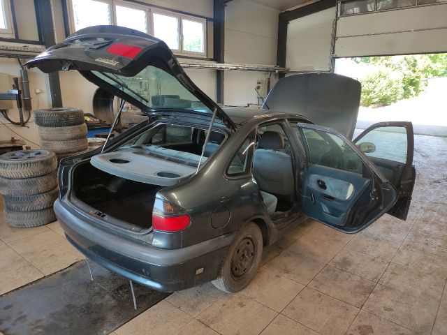 bontott RENAULT LAGUNA I Első Bölcső