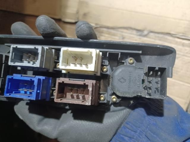 bontott RENAULT LAGUNA I Ablakemelő Kapcsoló Négyes / Kettes