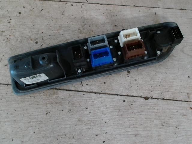 bontott RENAULT LAGUNA I Bal első Ablakemelő Kapcsoló
