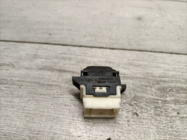 bontott RENAULT LAGUNA I Bal első Ablakemelő Kapcsoló