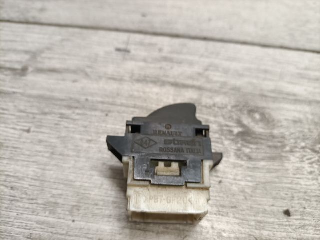 bontott RENAULT LAGUNA I Bal első Ablakemelő Kapcsoló