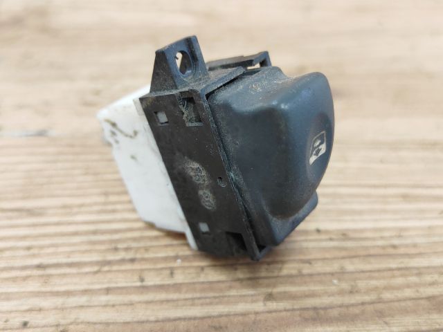 bontott RENAULT LAGUNA I Bal első Ablakemelő Kapcsoló