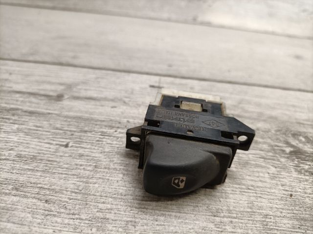 bontott RENAULT LAGUNA I Bal első Ablakemelő Kapcsoló