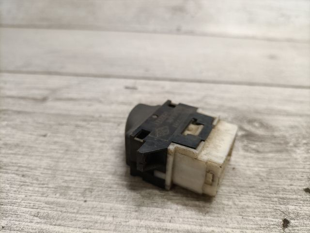 bontott RENAULT LAGUNA I Bal első Ablakemelő Kapcsoló