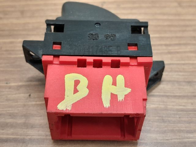 bontott RENAULT LAGUNA I Bal hátsó Ablakemelő Kapcsoló