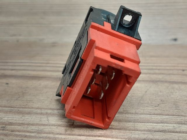 bontott RENAULT LAGUNA I Bal hátsó Ablakemelő Kapcsoló