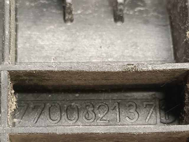 bontott RENAULT LAGUNA I Bal hátsó Külső Kilincs