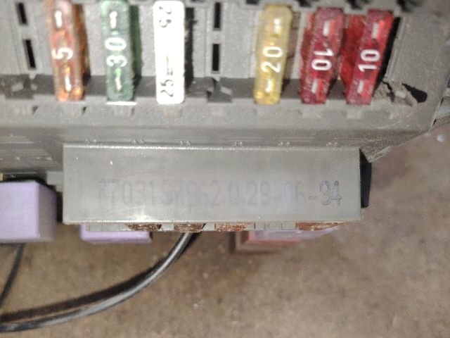 bontott RENAULT LAGUNA I Biztosítéktábla Utastér