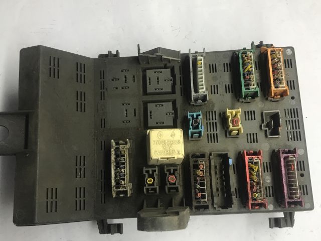 bontott RENAULT LAGUNA I Biztosítéktábla Utastér