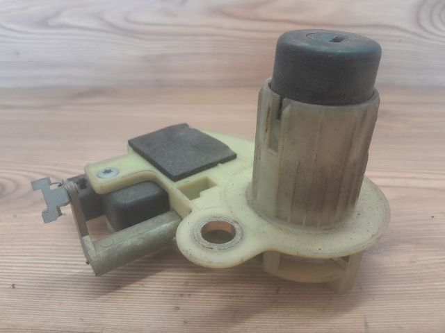 bontott RENAULT LAGUNA I Csomagtér Nyitó Kar / Gomb