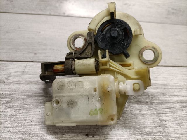 bontott RENAULT LAGUNA I Csomagtér Nyitó Kar / Gomb