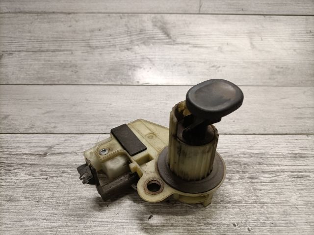 bontott RENAULT LAGUNA I Csomagtér Nyitó Kar / Gomb