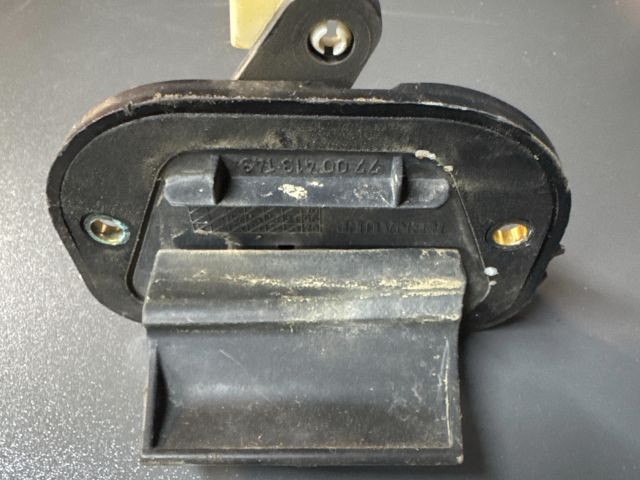 bontott RENAULT LAGUNA I Csomagtérajtó Kilincs