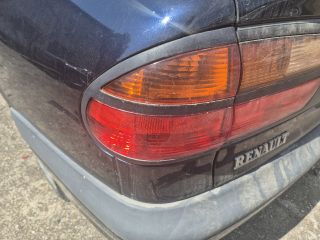 bontott RENAULT LAGUNA I Első Lökhárító (Részeivel)